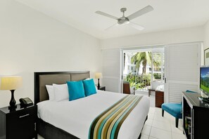 3 bedrooms, iron/ironing board, free WiFi, bed sheets - Peppers Beach Club Penthouse (Palm Cove)