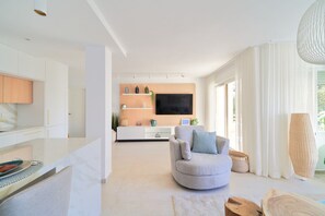 Smart TV, books - Downtown Marbella, steps from beach.  Gorgeous sunny terrace, walk to everything! (Marbella)