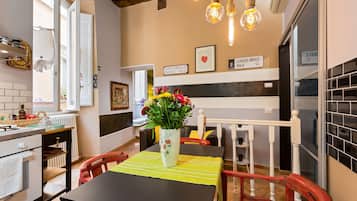 Appartement, 1 slaapkamer | Dineren op de kamer