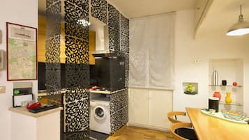 Appartement, 1 chambre | Restauration dans la chambre