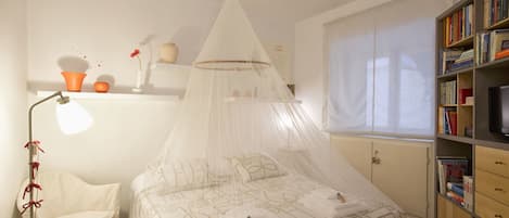 Departamento, 1 habitación | 1 habitación, decoración personalizada, muebles diferentes y escritorio