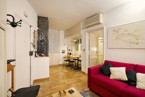 Apartment, 1 Schlafzimmer | Wohnbereich | Flachbildfernseher