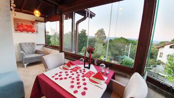 Suit Jakuzili Ametist Odasi | Balkon