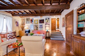 Appartamento, 2 camere da letto | Soggiorno | TV a schermo piatto