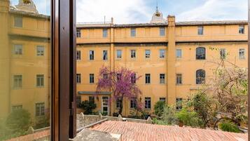 Apartamento, 2 quartos | Vista do quarto