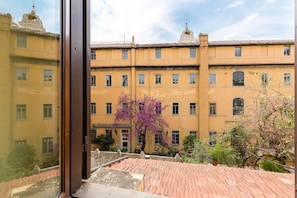 Apartamento, 2 quartos | Vista do quarto