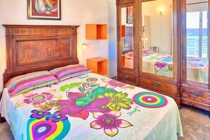 1 bedroom, iron/ironing board, travel cot