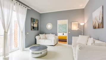 Design-Apartment, 2 Schlafzimmer, Balkon | Wohnzimmer | Flachbildfernseher