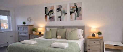 3 bedrooms, WiFi (free), bed sheets