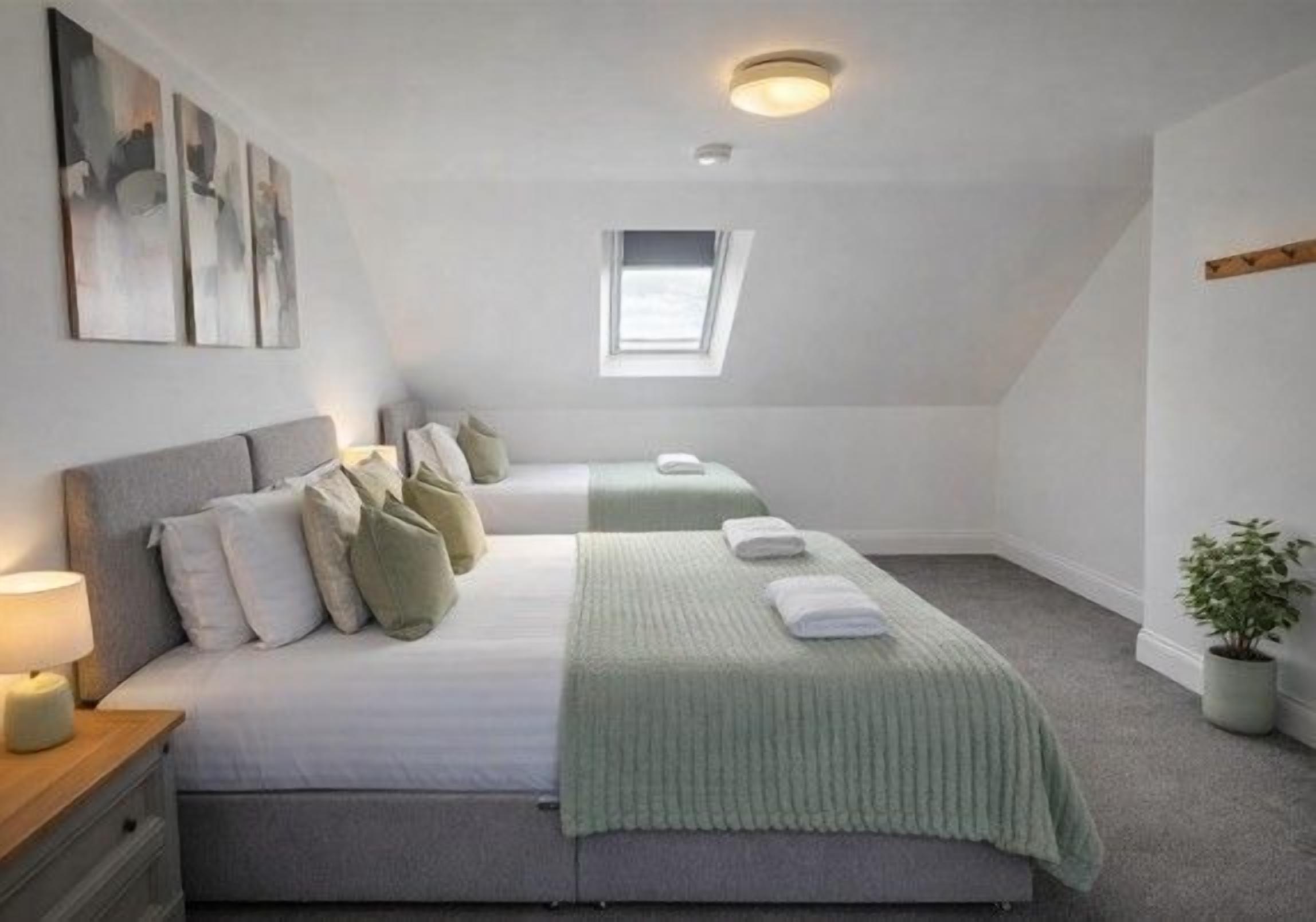 3 bedrooms, WiFi (free), bed sheets