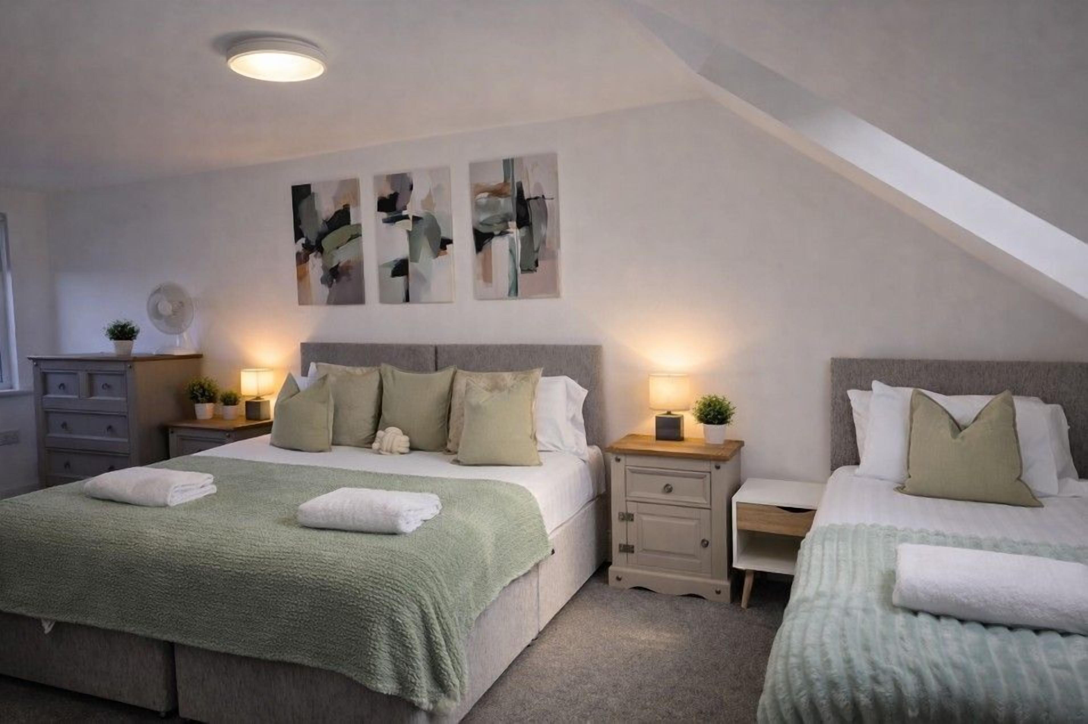 3 bedrooms, WiFi (free), bed sheets