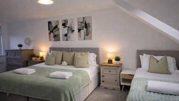 3 bedrooms, WiFi (free), bed sheets