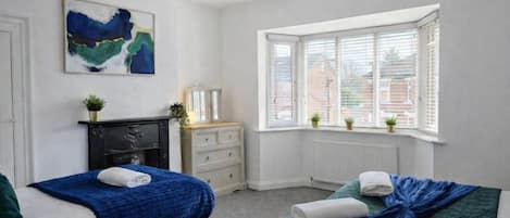 3 bedrooms, WiFi (free), bed sheets