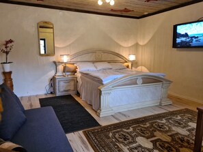 Family Room (Frodo) | Free WiFi - Grottbyn - Skånes Djurparks Camping (Hoor)