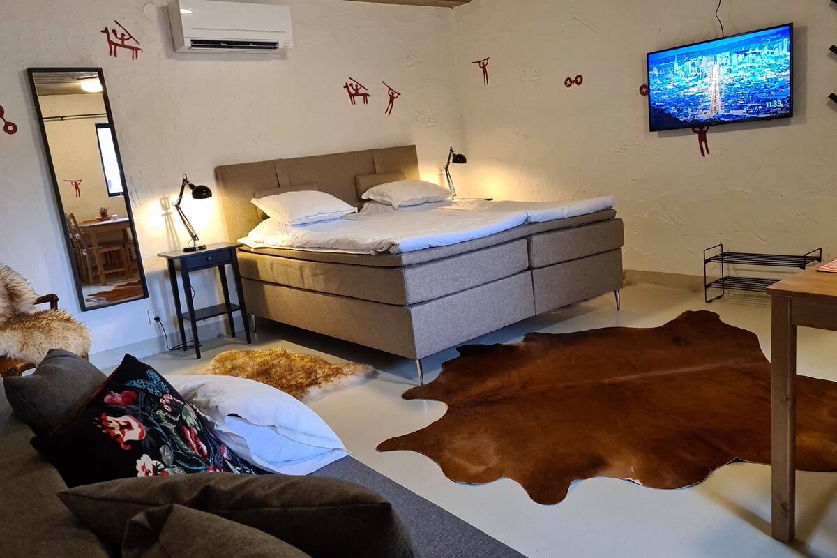 family room (bilbo) | free wifi