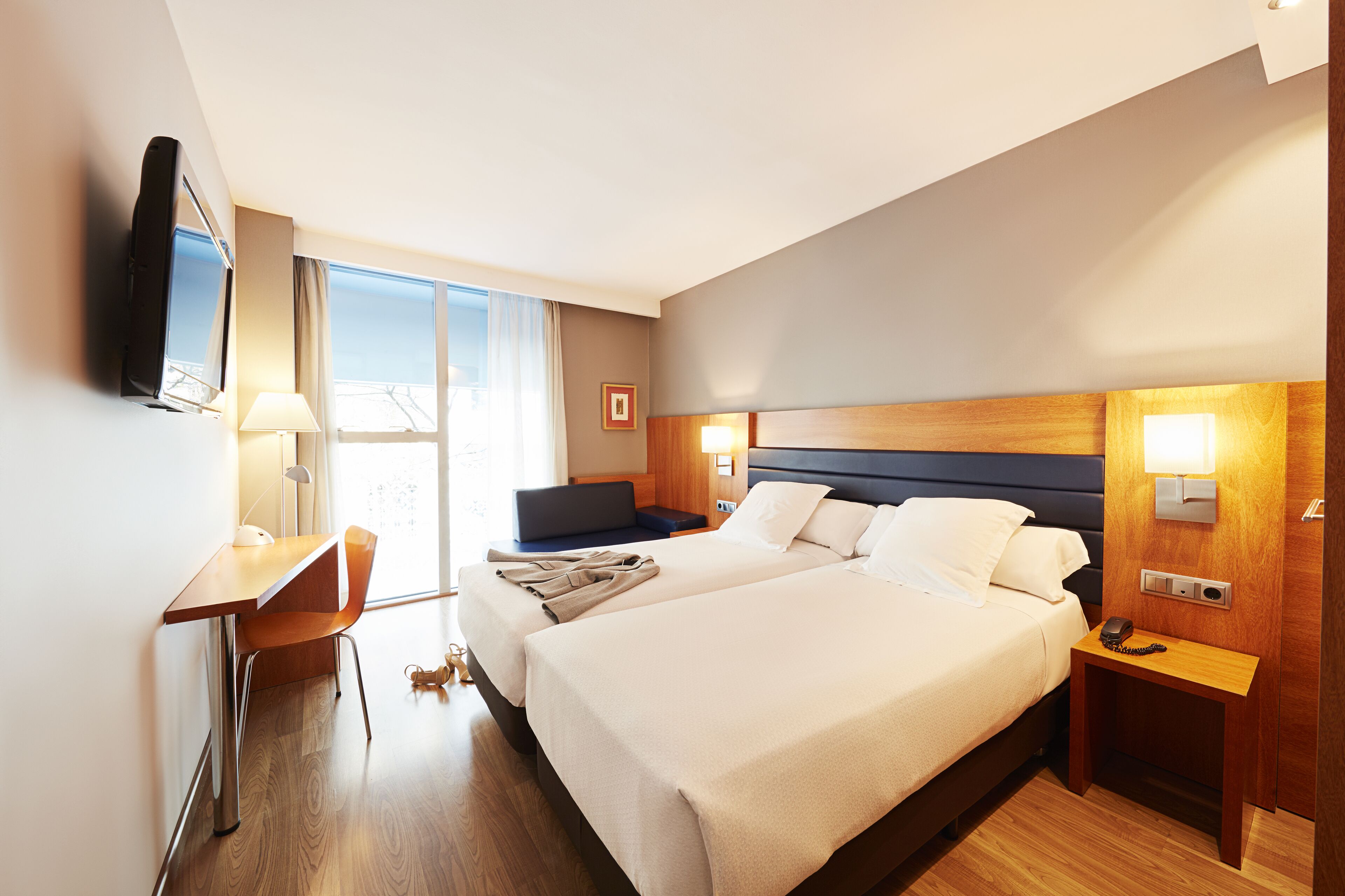 minibar, in-room safe, desk, laptop workspace