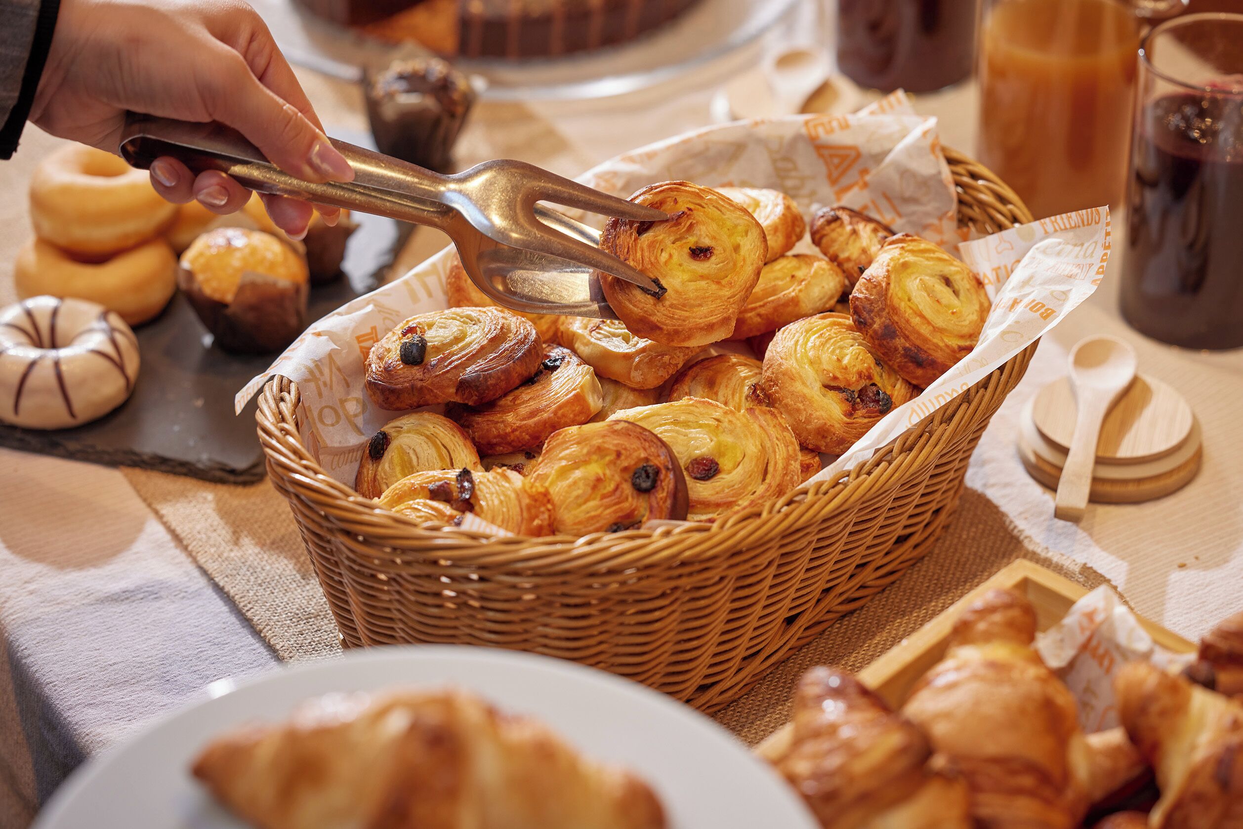 daily continental breakfast (eur 10 per person)