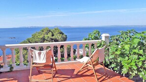 Property grounds - Stunning seaview apartment 2 terraces barbecue private parking 5m from the beach (Roses)