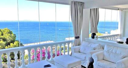Henkeäsalpaava Costabrava merinäköala huoneisto 5m ranta