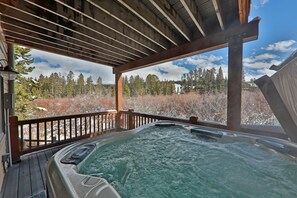 Townhome, 3 Bedrooms | Outdoor spa tub