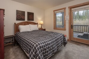 Townhome, 3 Bedrooms | 3 bedrooms, laptop workspace, iron/ironing board, free WiFi