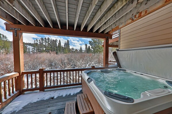 Townhome, 3 Bedrooms | Outdoor spa tub