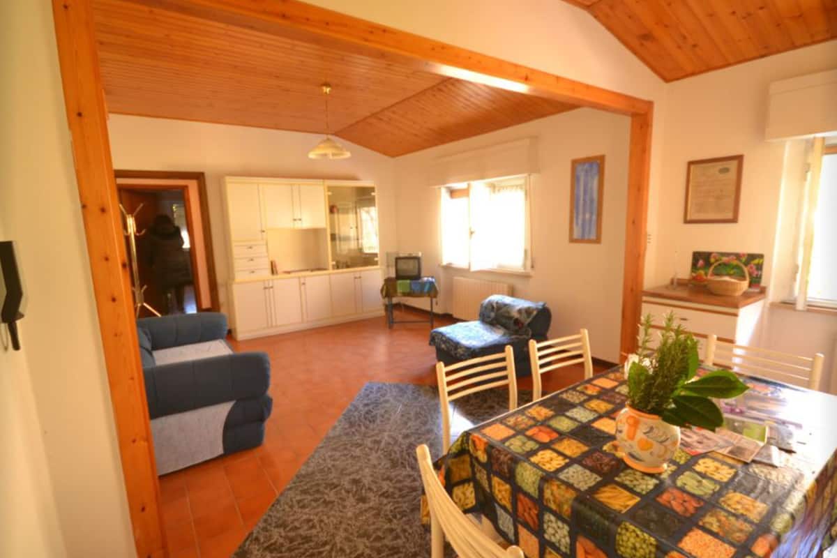 Appartement, 1 chambre | Aire de séjour | Téléviseur de 48 cm avec télévision par satellite