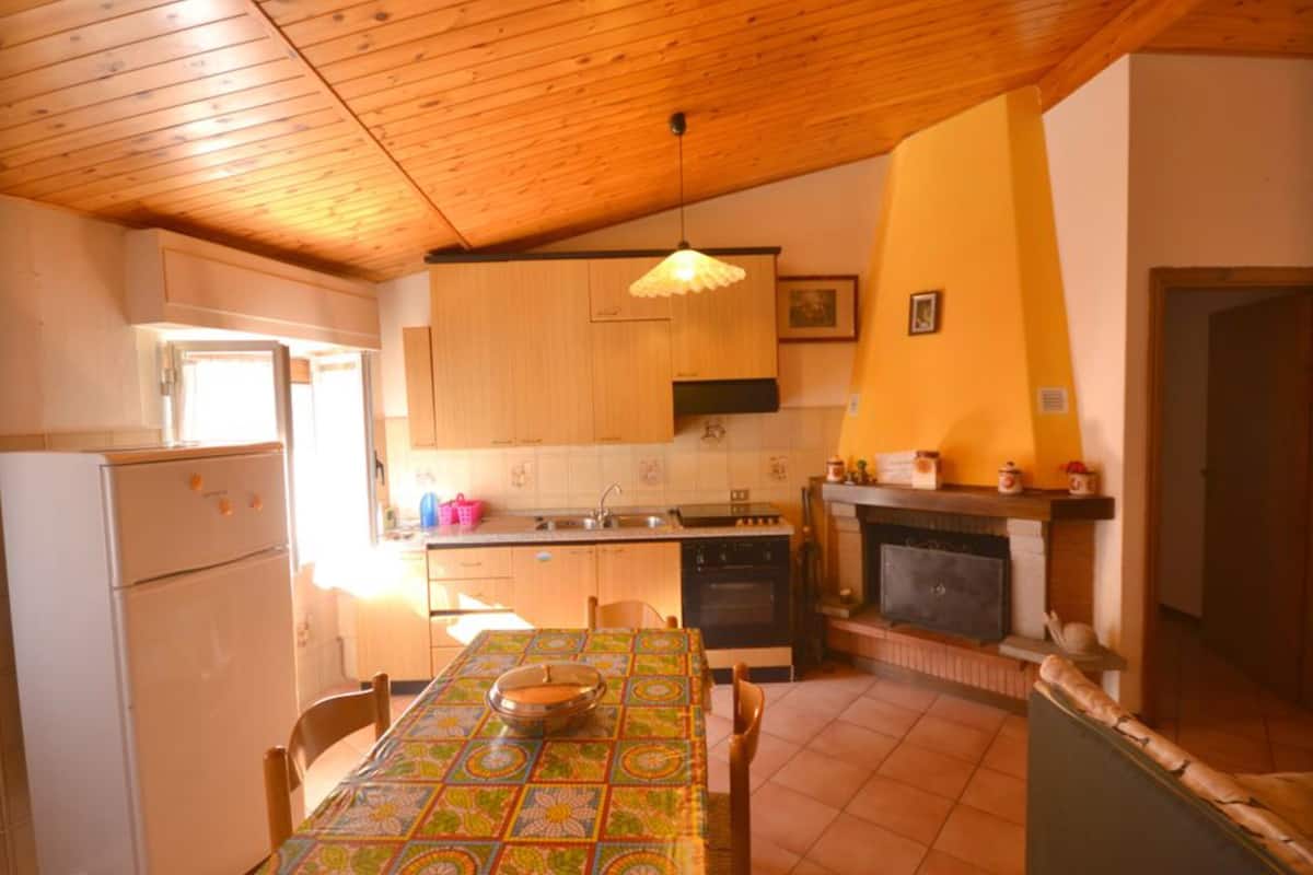 Appartement, 2 chambres (4 Adults) | Aire de séjour | Téléviseur de 48 cm avec télévision par satellite