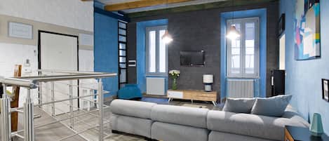 Apartment, 2 Schlafzimmer | Wohnbereich | Flachbildfernseher