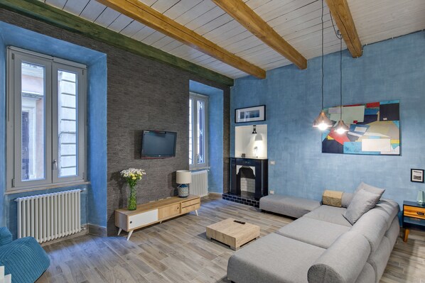 Apartment, 2 Bedrooms | Living area