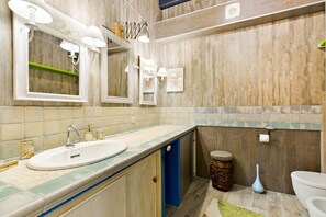 Apartment, 2 Bedrooms | Bathroom