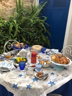 Gratis kontinental frukost varje dag 