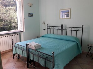Desk, iron/ironing board, free cots/infant beds, free WiFi - B&B Oasi Verde (Beverino)