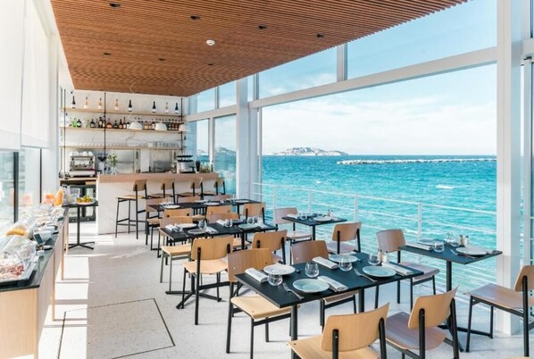 Café da manhã, almoço e jantar