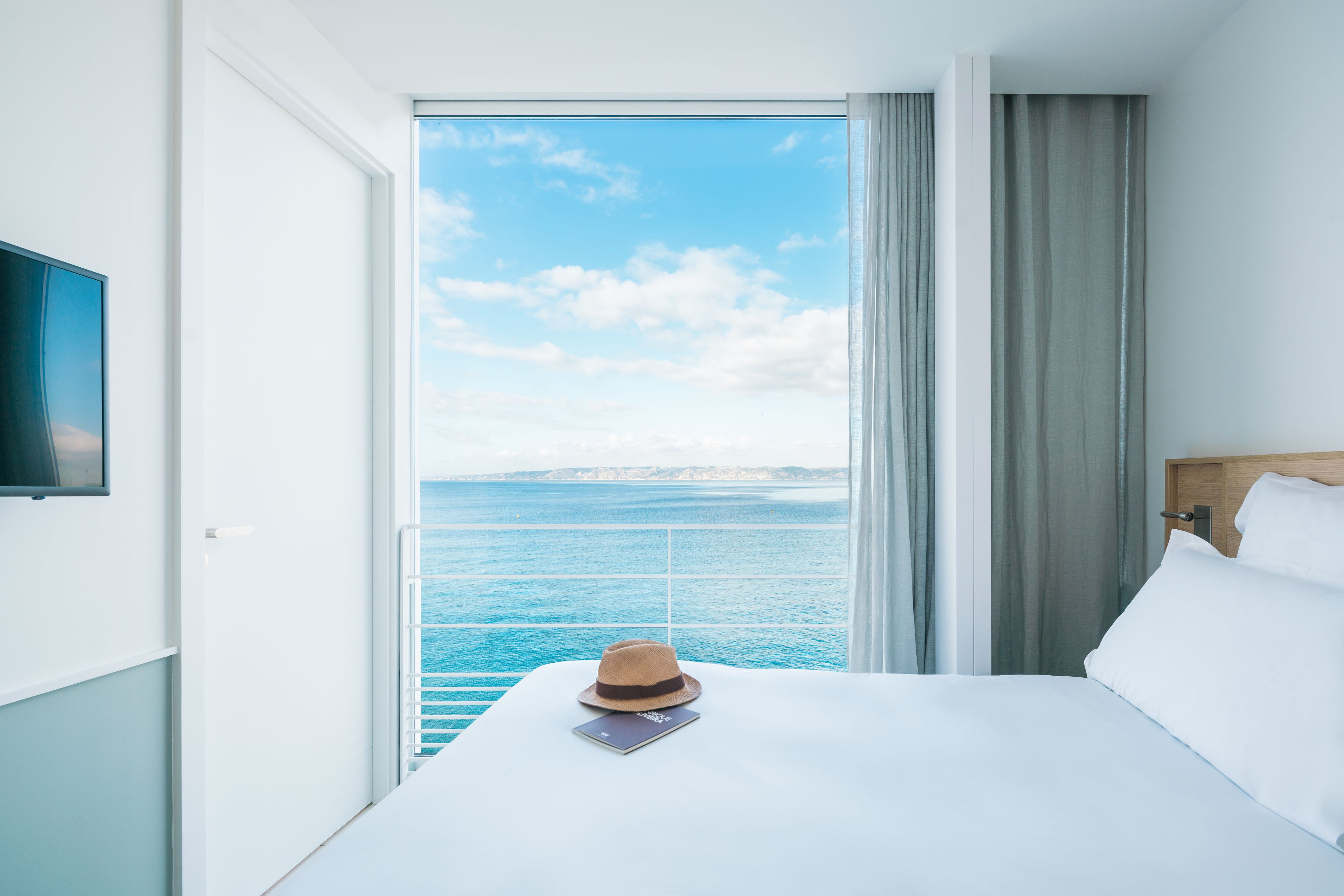 Minibar, pengeskab på værelset, individuelt design