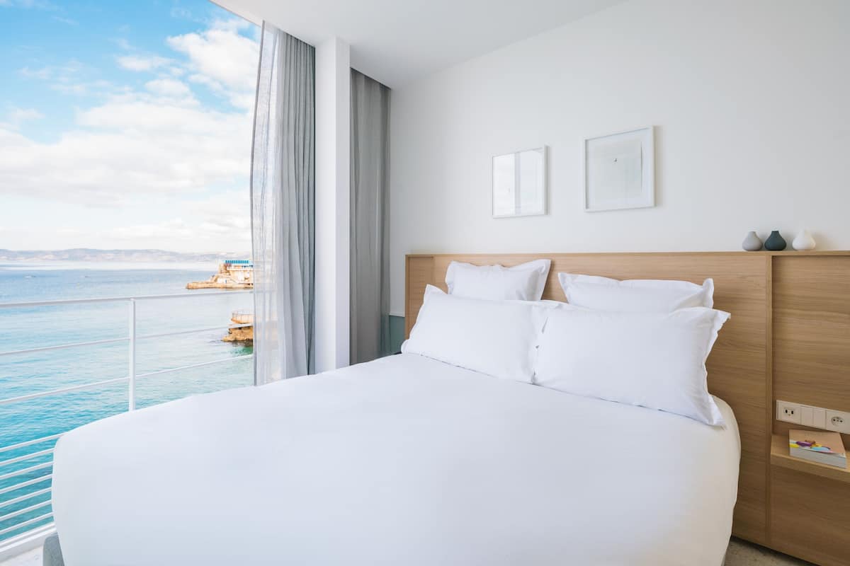 Doppia Superior, vista mare | 1 camera, minibar, una cassaforte in camera, con stile personalizzato