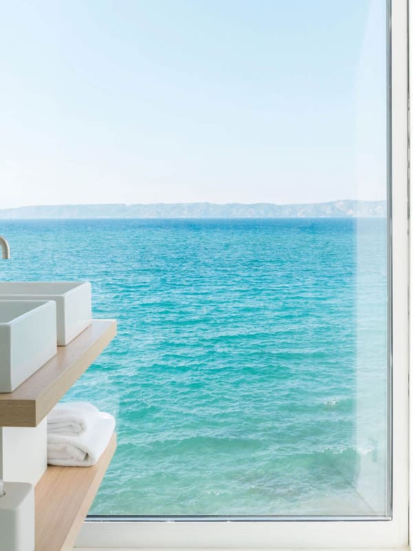Superior Double Room, Sea View | Bathroom | Shower, free toiletries, hair dryer, bathrobes