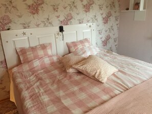 Double Room | Premium bedding, pillow-top beds, individually decorated - Sanddala Bed & Breakfast (Everöd)
