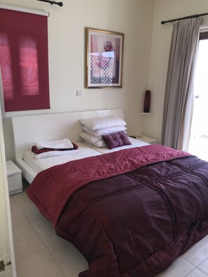 3 slaapkamers, een strijkplank/strijkijzer, wifi, beddengoed