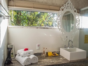 Habitación Deluxe, 1 cama Queen size, para no fumadores | Baño | Regadera