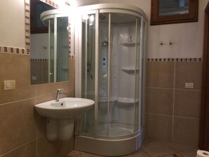 Apartment, 1 Bedroom, Ground Floor | Bathroom | Bidet, towels - Agriturismo Policleto (Bagno a Ripoli)