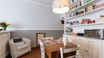 Lejlighed - 1 queensize-seng | Opholdsområde | Fladskærms-tv