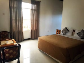Iron/ironing board, free WiFi, bed sheets
