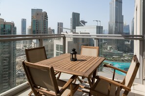 Exclusive Apartment, 2 Bedrooms | Balcony - HiGuests - The Residences 5 Tower (Dubai)