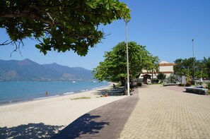 Beach nearby - Hotel Arrastão (São Sebastião)