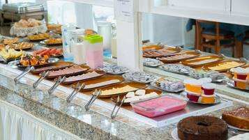 Esmorzar diari d'estil bufet gratuït