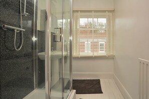 Large Double | Blackout drapes, free WiFi, bed sheets