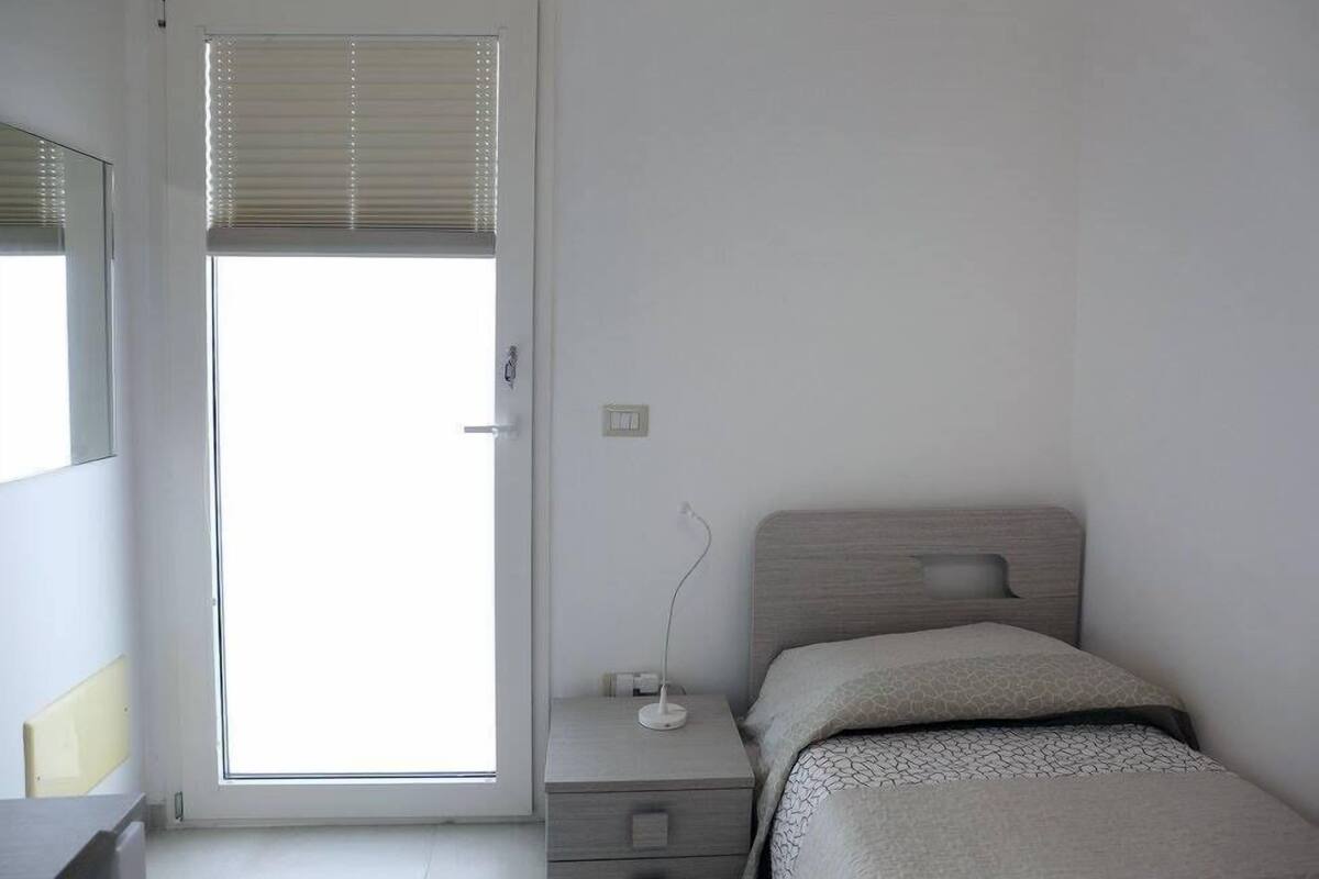 Cots/infant beds, rollaway beds, free WiFi, bed sheets