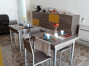Free daily buffet breakfast