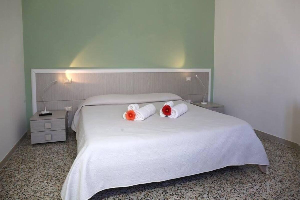 Cots/infant beds, rollaway beds, free WiFi, bed sheets